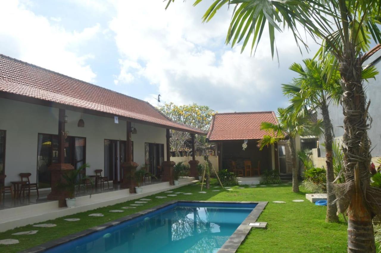 Wiryaroja Guest House Canggu  Exterior photo