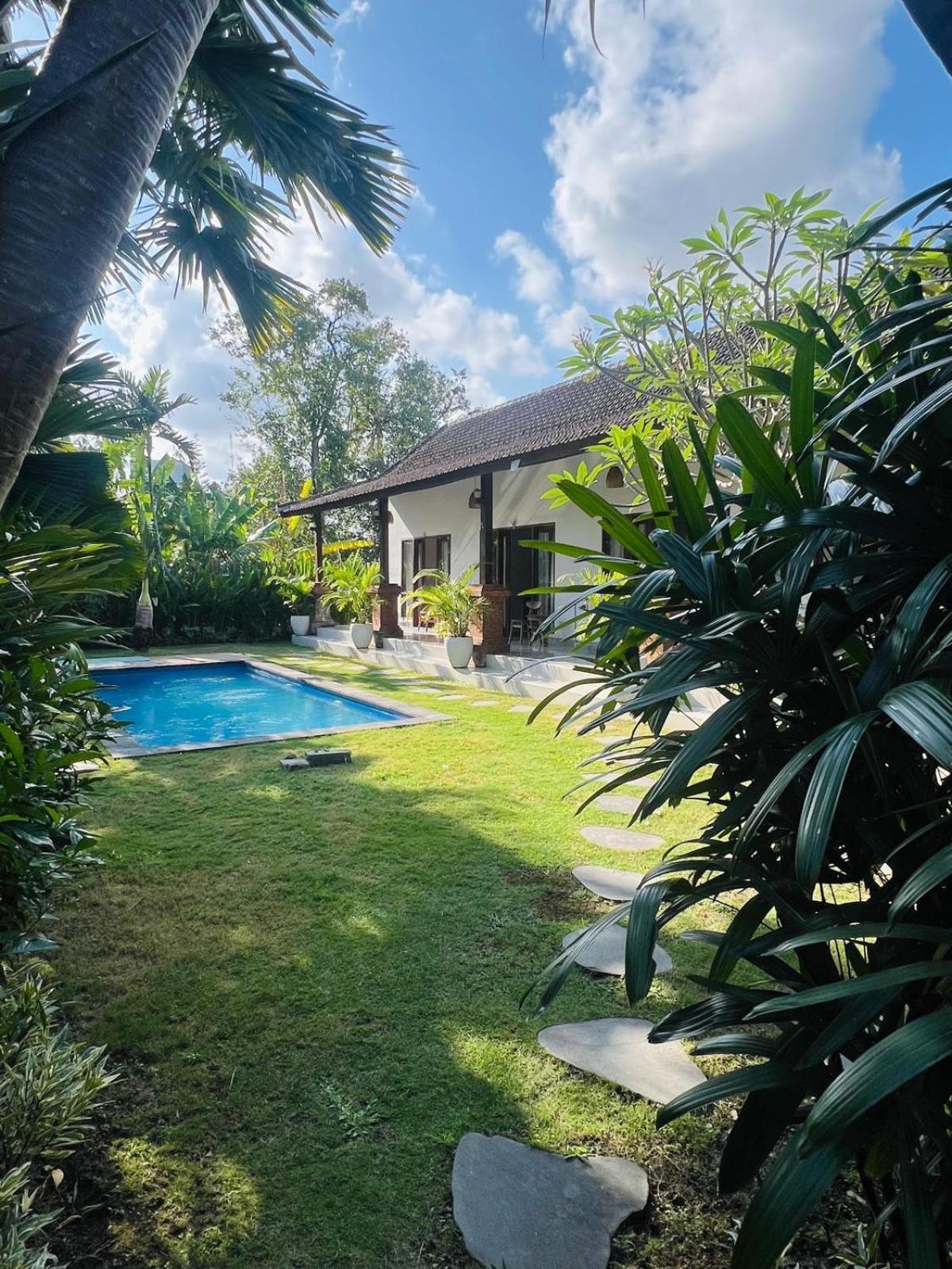 Wiryaroja Guest House Canggu  Exterior photo