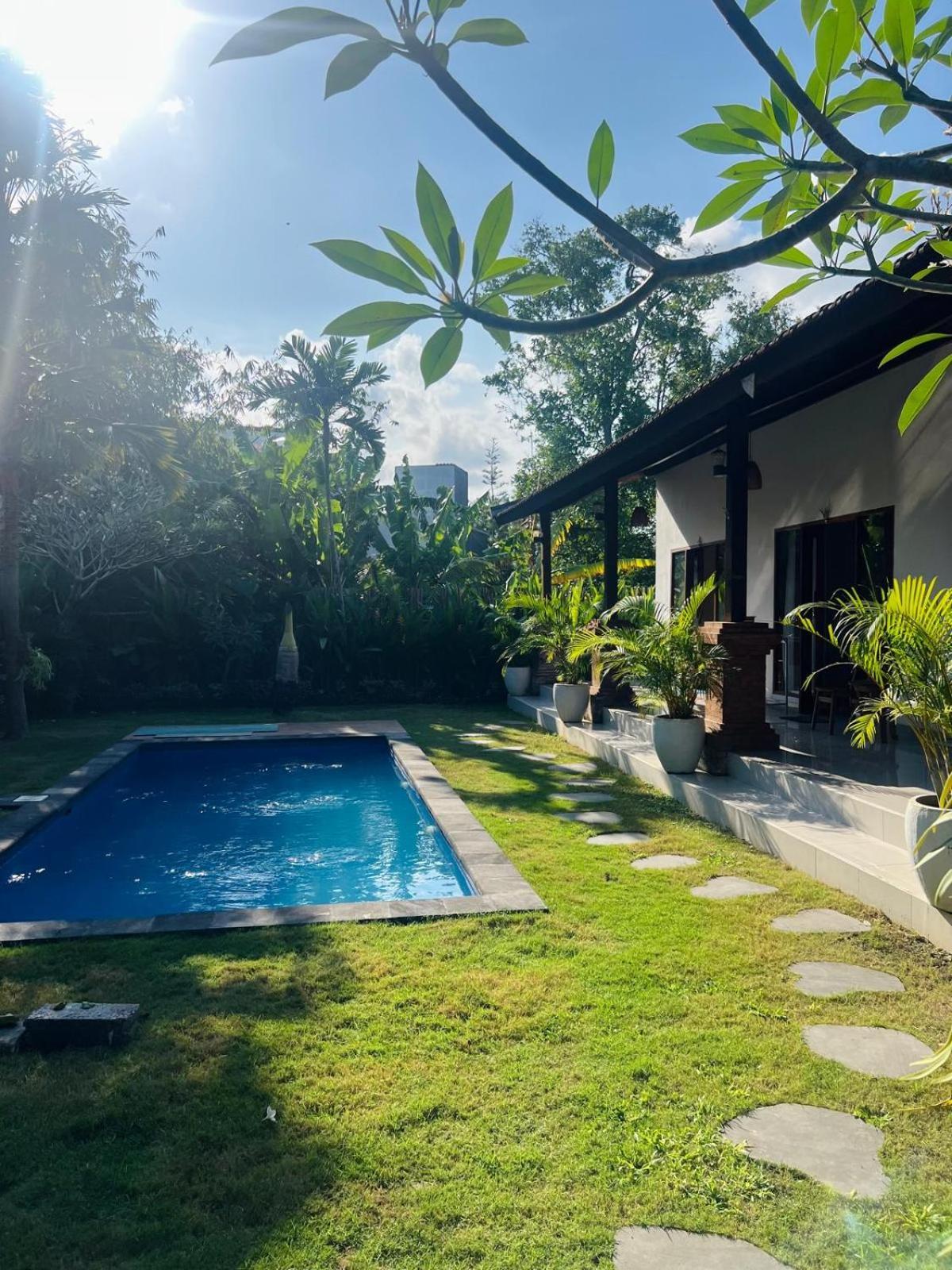 Wiryaroja Guest House Canggu  Exterior photo